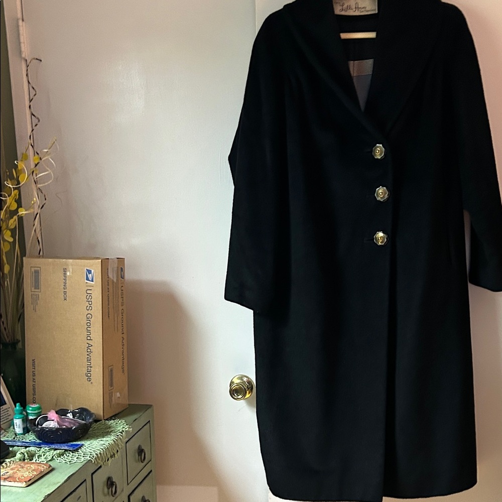 Elegant women’s black Pea Coat vintage